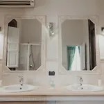 Golden House 招待所