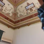 Golden House צ'פאלו