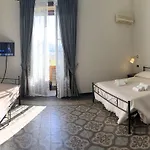 Golden House בית הארחה צ'פאלו