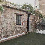 Golden House בית הארחה צ'פאלו