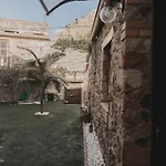 בית הארחה Golden House