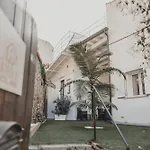 בית הארחה Golden House 4*