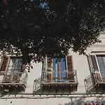 בית הארחה Golden House 4*