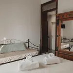 Golden House בית הארחה 4*