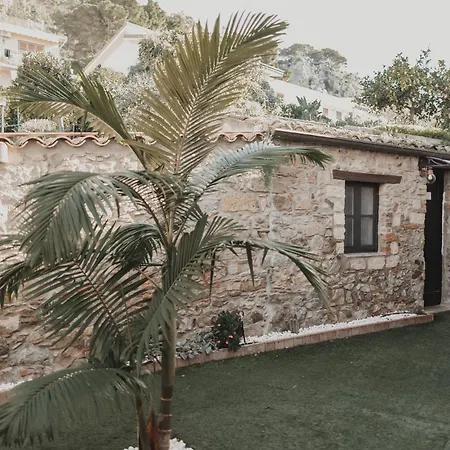 Golden House בית הארחה