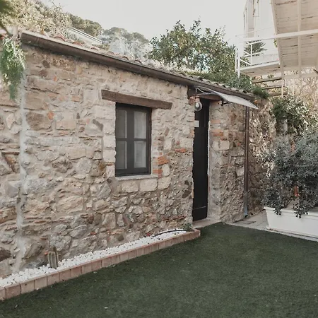 Golden House בית הארחה צ'פאלו