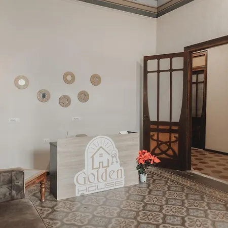Golden House צ'פאלו