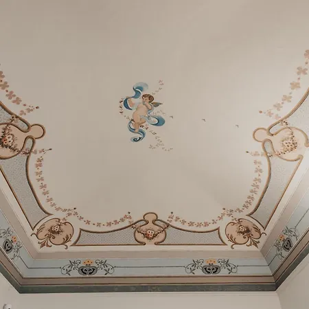 בית הארחה Golden House צ'פאלו
