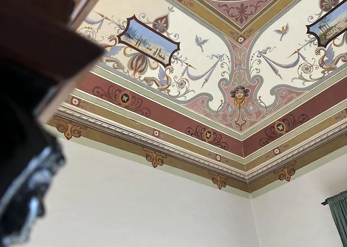 Golden House Πανσιόν 4*